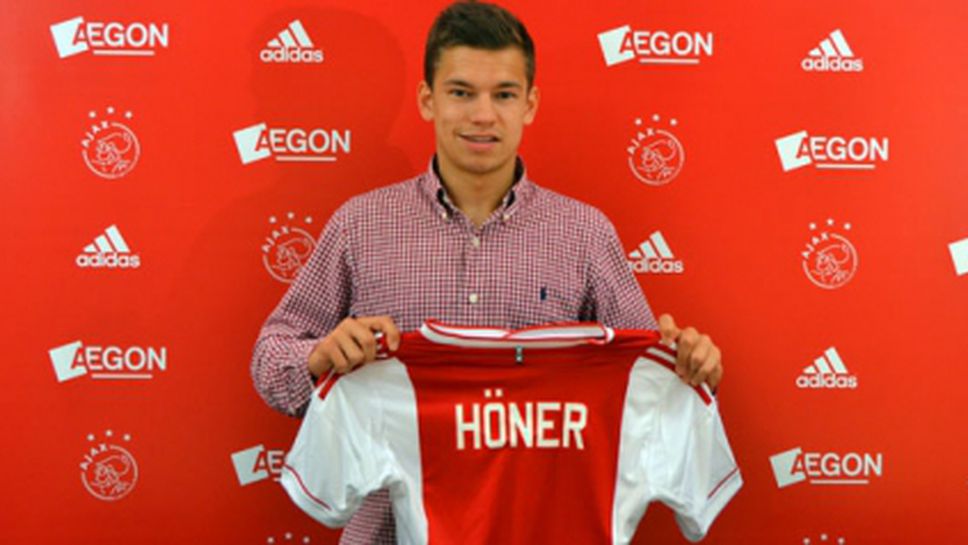 Аякс привлече германски юношенски национал