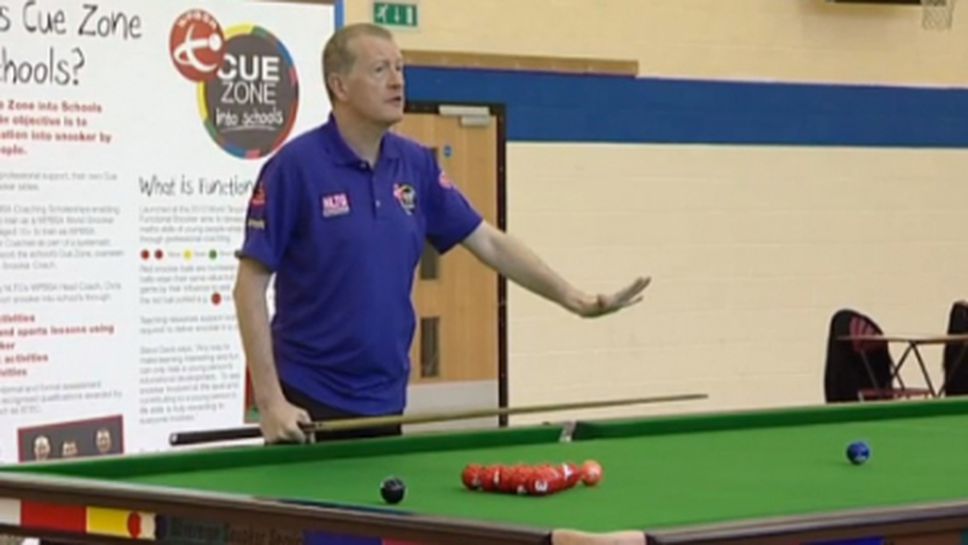 Стив Дейвис запалва деца по снукъра