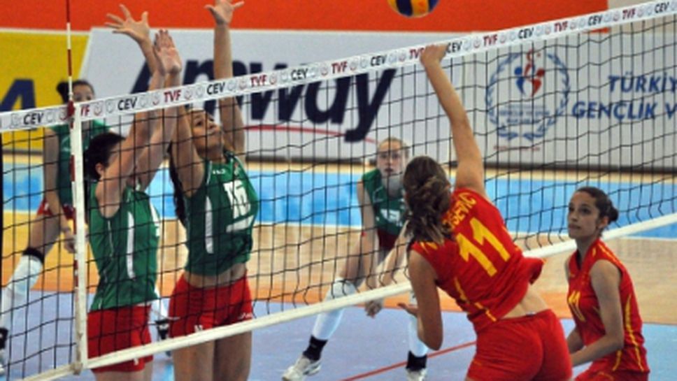 Момичетата на България паднаха и от девойките на Черна гора на Балканиадата