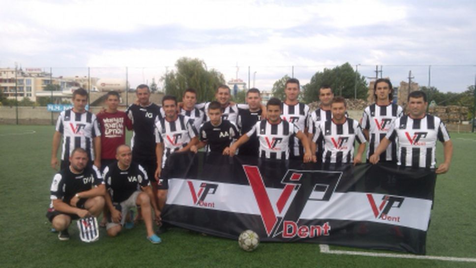 Открит автобус за шампионите по мини футбол