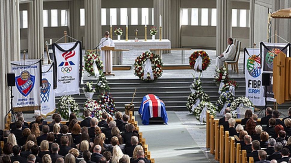 Хиляда изпратиха Олафур Равънсон в последния му път