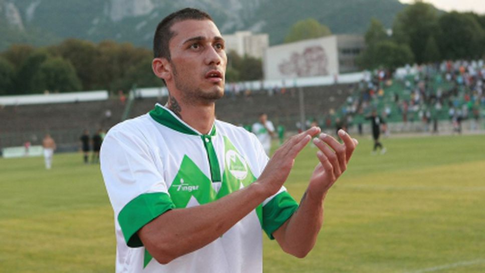 Български нападател на проби в новак в арменския елит