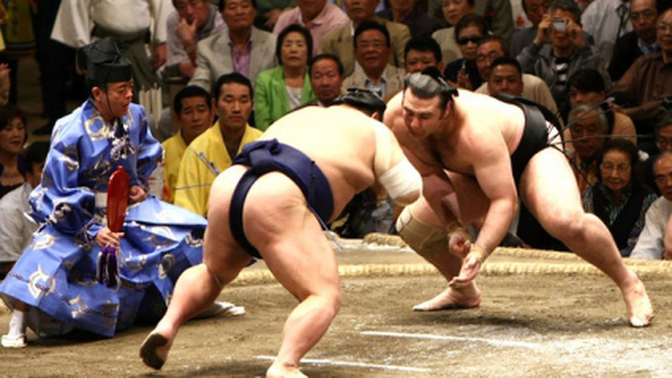 Котоошу и Аоияма с победи в първия кръг