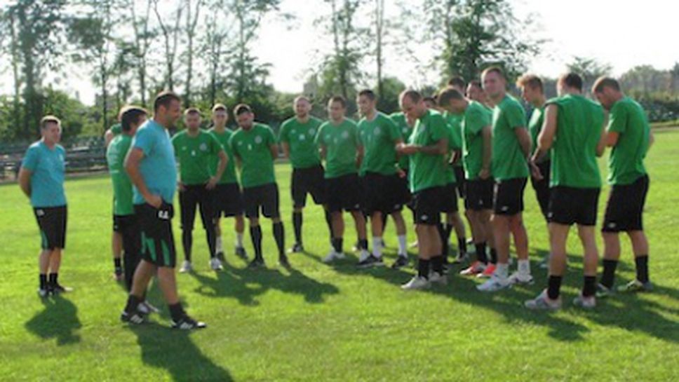 Новите спонсори на Нефтохимик водят шестима от Светкавица