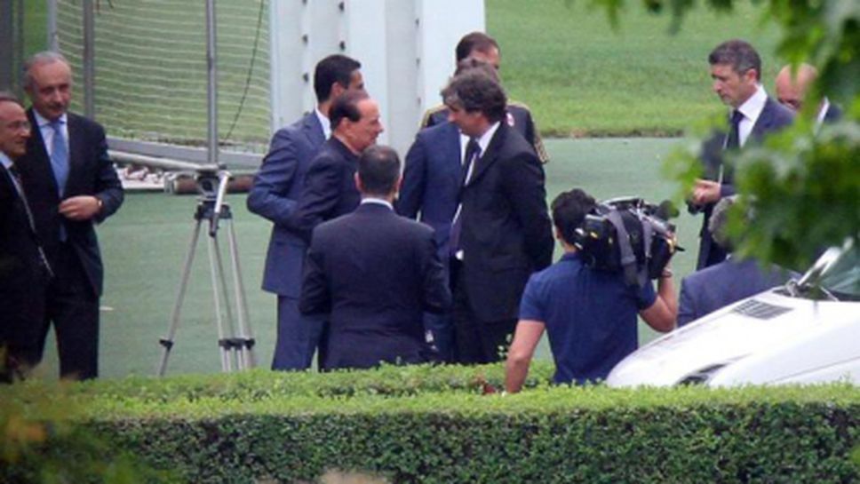 Милан започна! Берлускони кацна при отбора (видео)