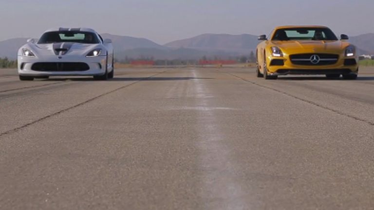 Битка на титаните: Viper VS Mercedes SLS AMG Black Series (Видео)