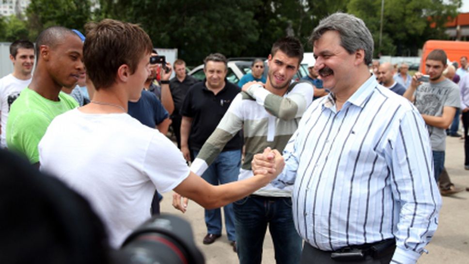 Батков уважи церемонията по награждаването на президента на Газпром