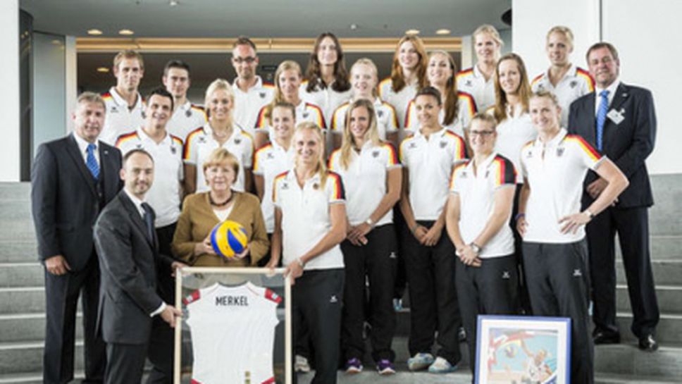 Ангела Меркел прие националния отбор на Германия преди полуфинала с България