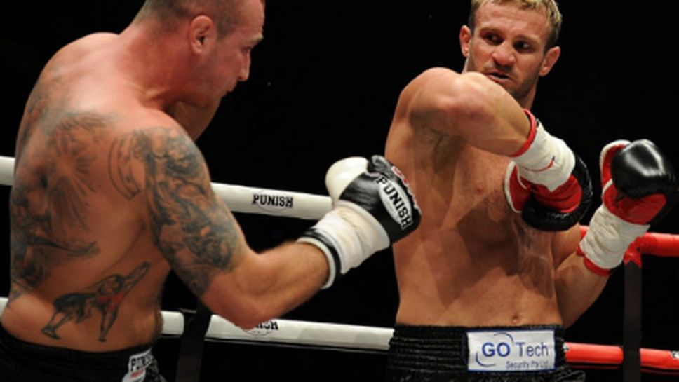 Корбет подписа с "Глори"