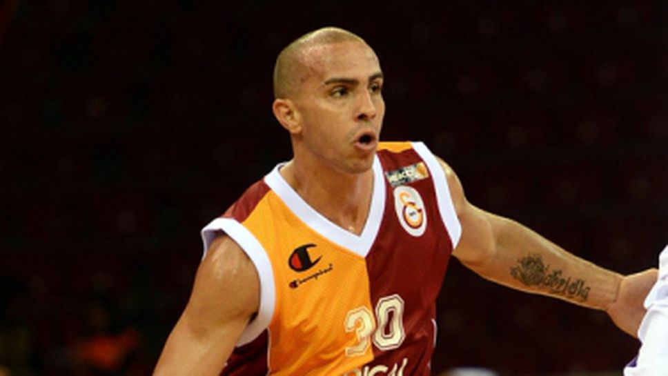 Аройо преподписа с Галатасарай за 1+1 години