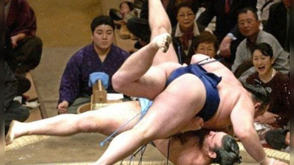 Махлянов записа победа в седмия кръг на турнира в Нагоя