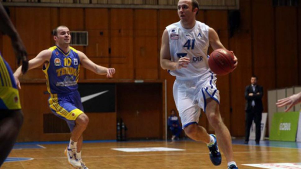 Маринович заменя Левски с Раднички