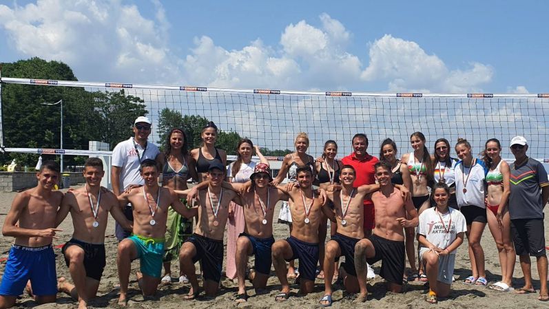 Варна и София с триумф в турнира по плажен волейбол за юноши и девойки U20