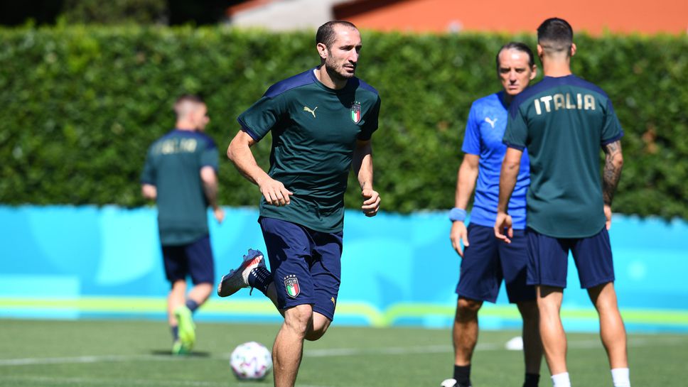 Капитанът на Италия тренира с "адзурите", но остава под въпрос за мача с Австрия