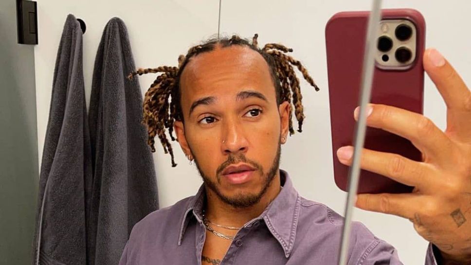 Хамилтън събра погледите с новата си прическа