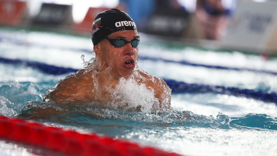 Български плувец подари медала си на дете с детска церебрална парализа