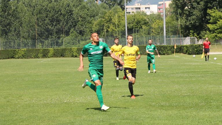 Ботев Враца представи двама футболисти Футболистите от Перник направиха първото