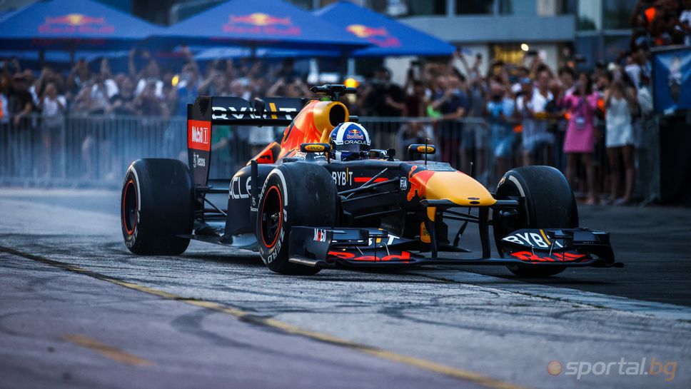 Sportal.bg представя: Как Дейвид Култард "подпали" Пловдив с шампионския болид на Фетел