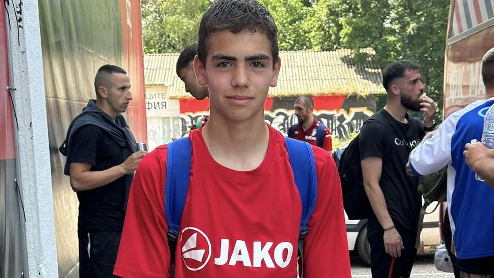 13-годишен дебютира за мъжкия отбор на Марек