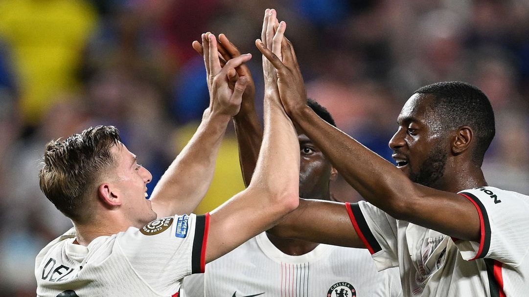 Челси не допусна изненада, Делап отново впечатли