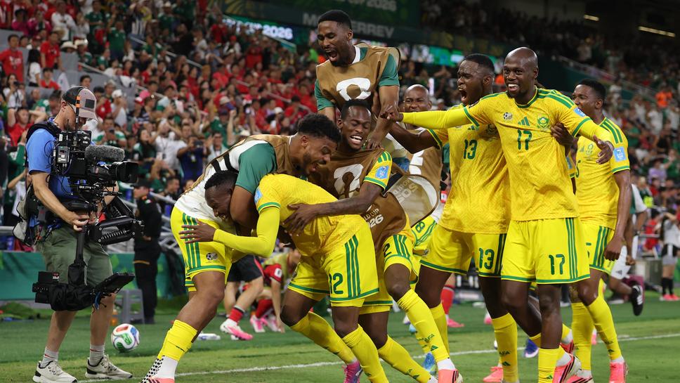 Южна Африка 1:0 Южна Корея, Масеко даде аванс на "Бафана Бафана" (гледайте на живо)