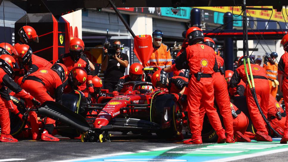 От Ферари обясниха защо Сайнц направи втори стоп във Франция