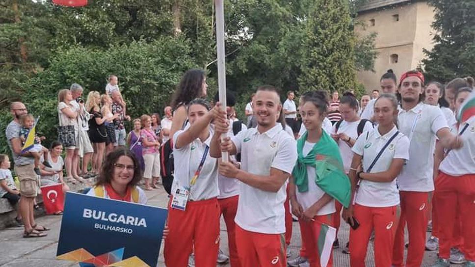Гимнастик развя българското знаме на откриването на Европейския младежки олимпийски фестивал