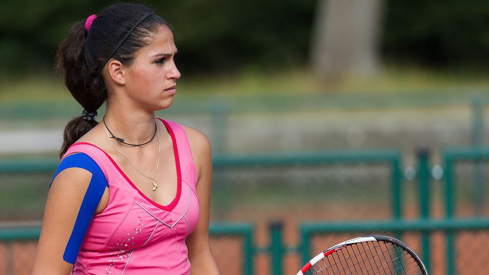 Изабелла Шиникова загуби на финала на двойки на турнир в Испания