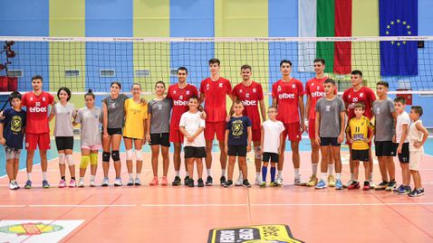 Националният отбор на България по волейбол тренира с децата на Хебър