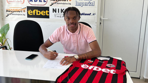 Локо (ГО) привлече французин