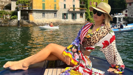 Огромното деколте на Уанда Нара натрупа повече от 500 000 лайка