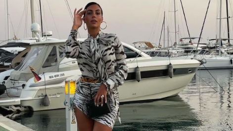 Джорджина загатна за извивките си