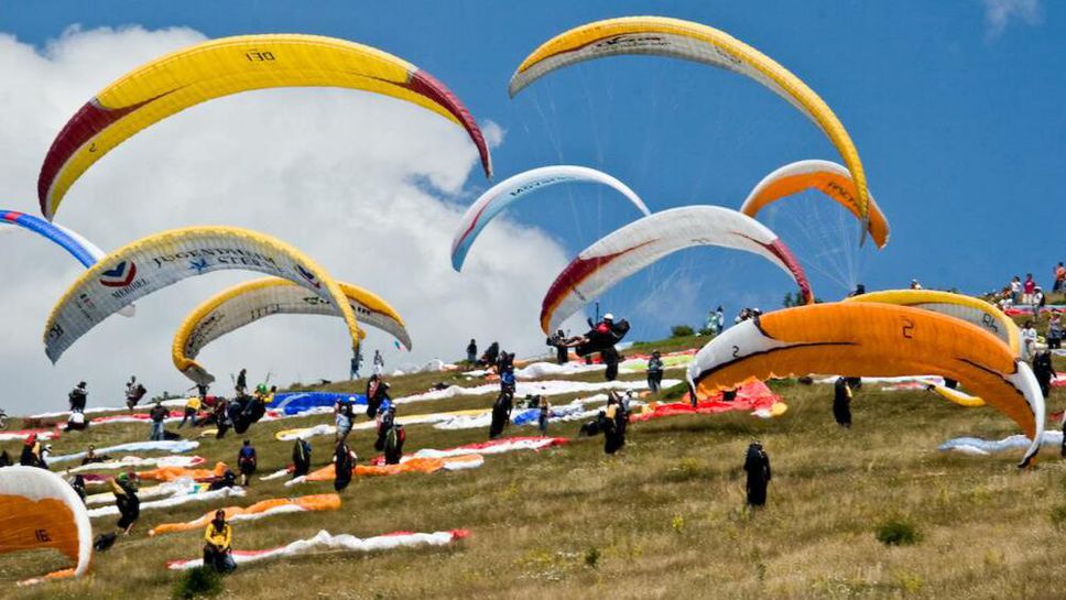 Банско ще бъде домакин на състезание по парапланеризъм с полети в Пирин планина