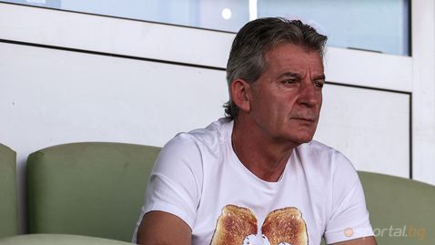 Емо Костадинов подари на президента на Фенербахче фланелка на ЦСКА 1948