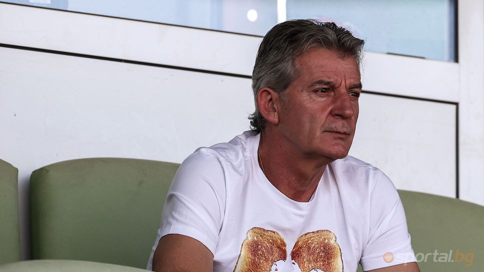 Емо Костадинов подари на президента на Фенербахче фланелка на ЦСКА 1948