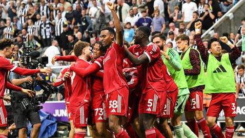 16-годишен донесе победата на Ливърпул в изключителна драма срещу Нюкасъл