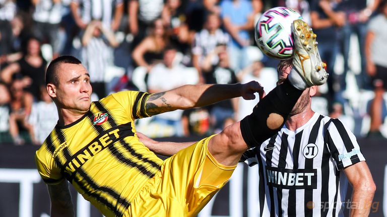 Ботев Пловдив пусна билети за дербито с Локомотив Пловдив което