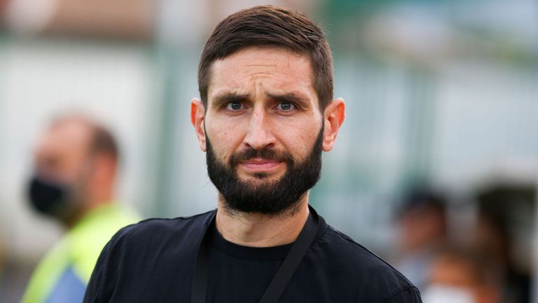 Треньорът на Пловдив Александър Тунчев изгледа вчерашната контрола от трибуните