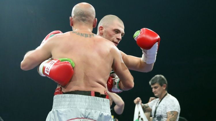 Здравко Попов пред Sportal.bg: Усик е по-големият боксьор, но Джошуа е фаворитът