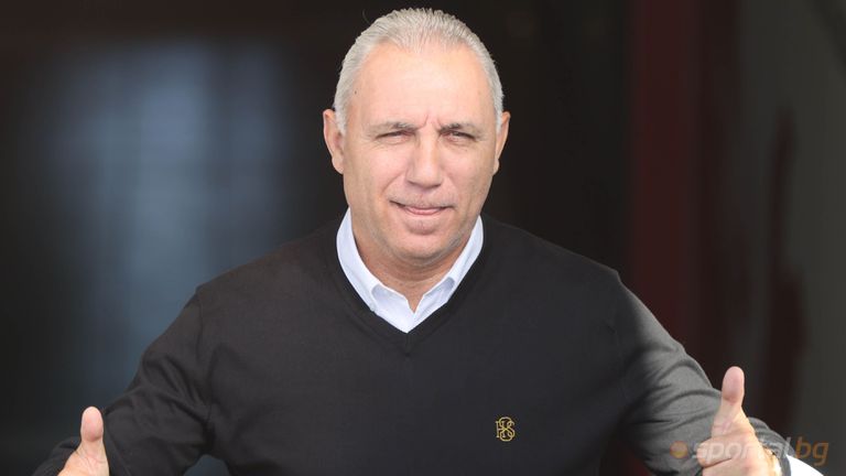  Христо Стоичков ще играе в тима на Роберто Карлош за мача на 