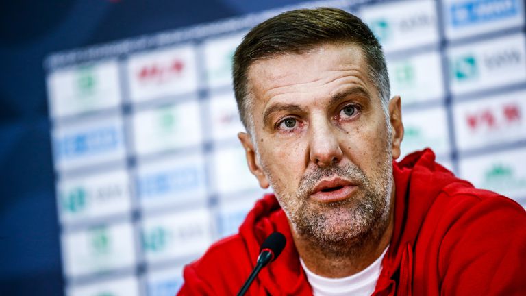 Националният селекционер Младен Кърстаич обяви група от 25 футболисти за