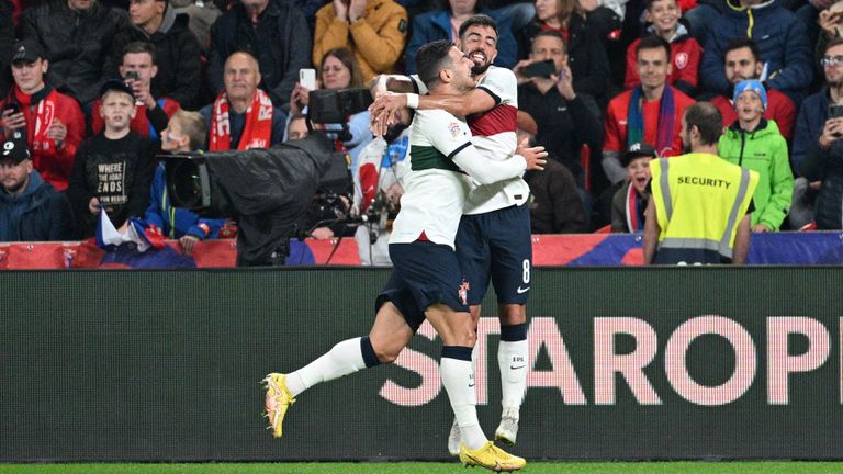 Защитникът на Португалия Диого Далот бе изключително доволен след победата