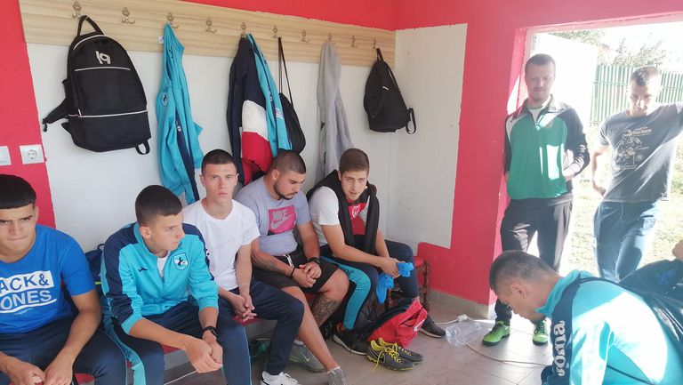 Бивш капитан на Пирин (Благоевград) купува футболни обувки за отбор от областните групи