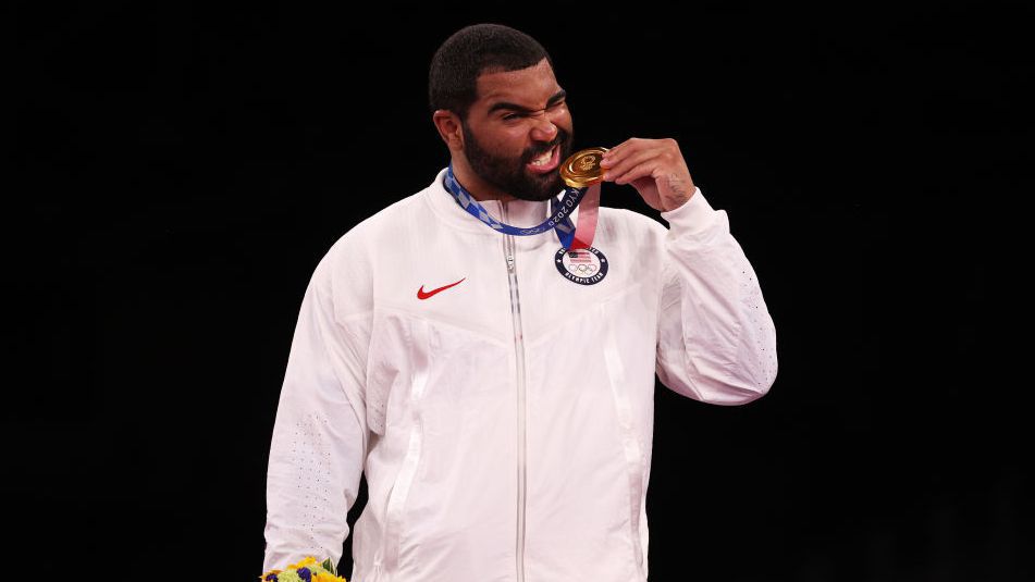 Гейбъл Стивсън подписа договор с RAF за няколко мача