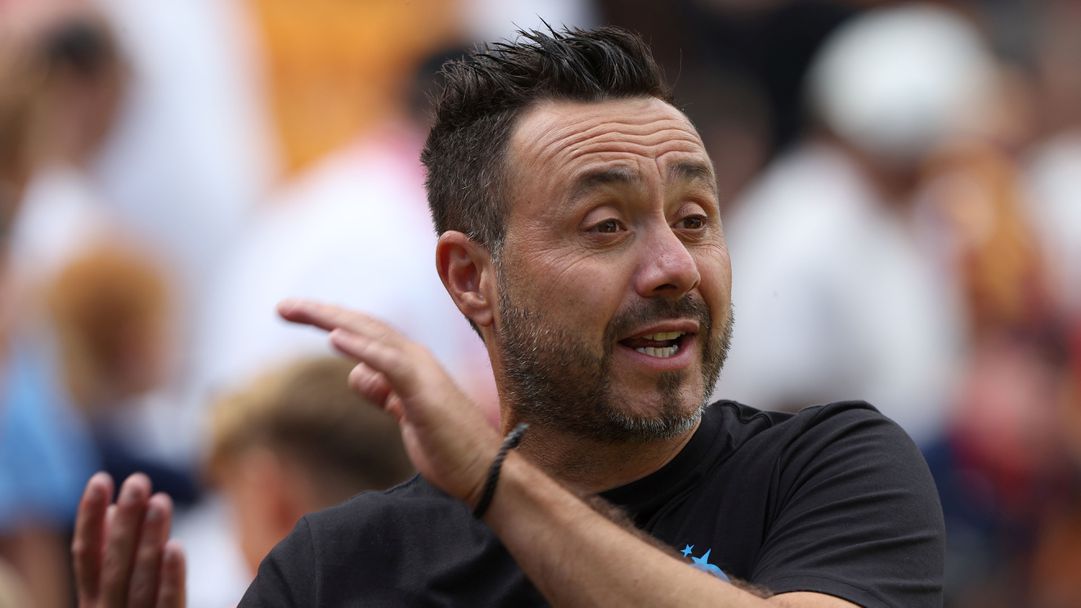 Де Дзерби официално е третият мениджър на Тотнъм от началото на сезона