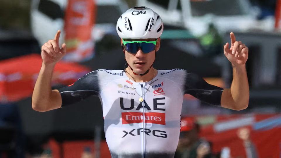 Испанската сензация в колоезденето Хуан Айюсо подписа подписа петгодишен договор