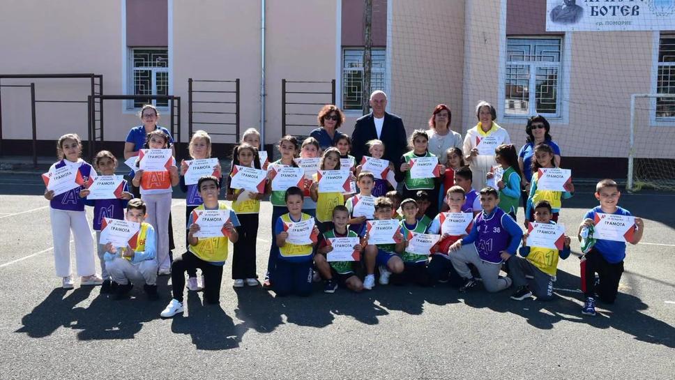 Легендарни наши атлетки вдъхновиха над 150 деца в Поморие