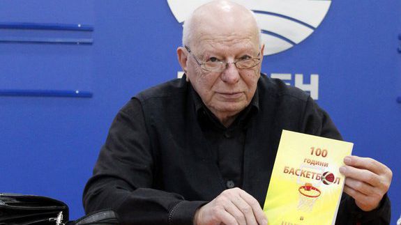 Легенда на шуменския баскетбол разказва в книга 100-годишната история на спортната игра