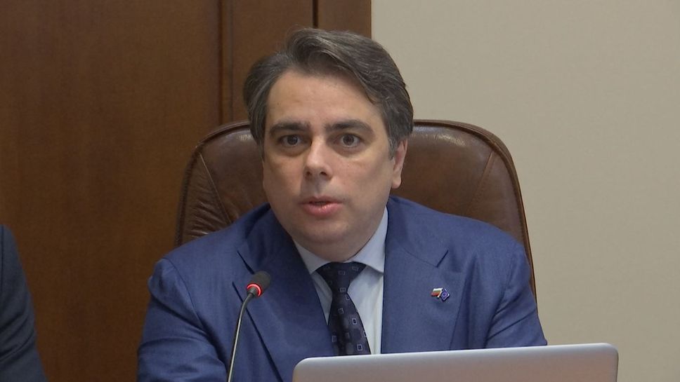 Асен Василев към клубовете: Държавата няма да влезе с бутонките, нов национален стадион е наш ангажимент