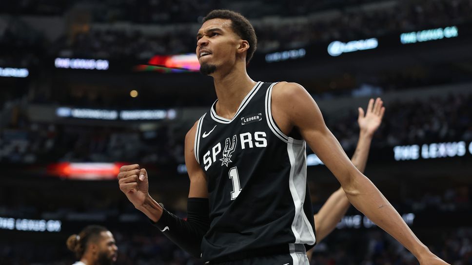 Виктор Уембаняма записа 29 точки 11 борби и 9 чадъра